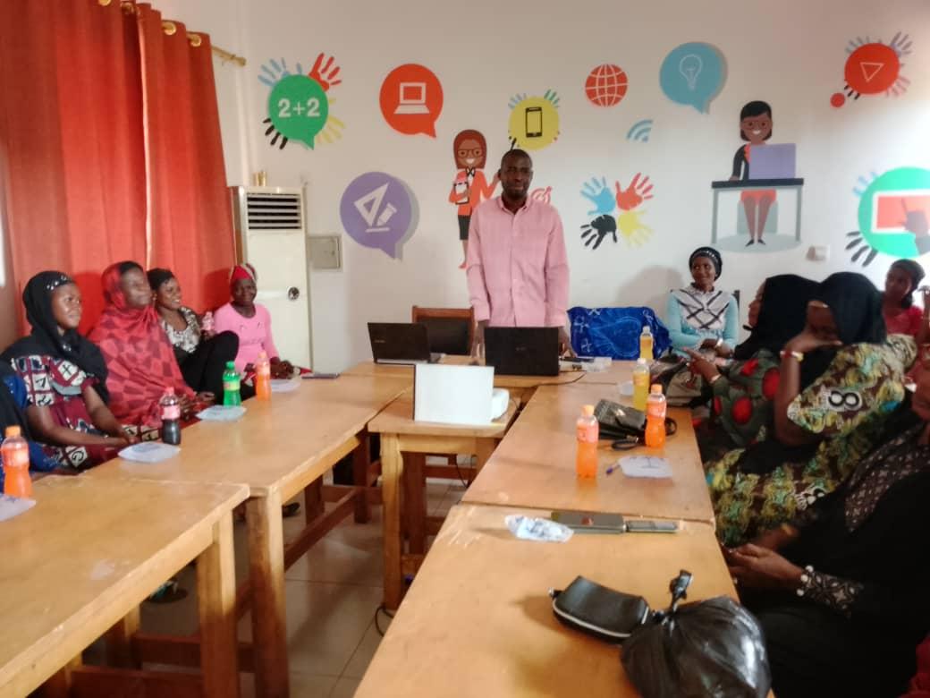 Formation de 921 femmes dans les maisons digitales du Mali