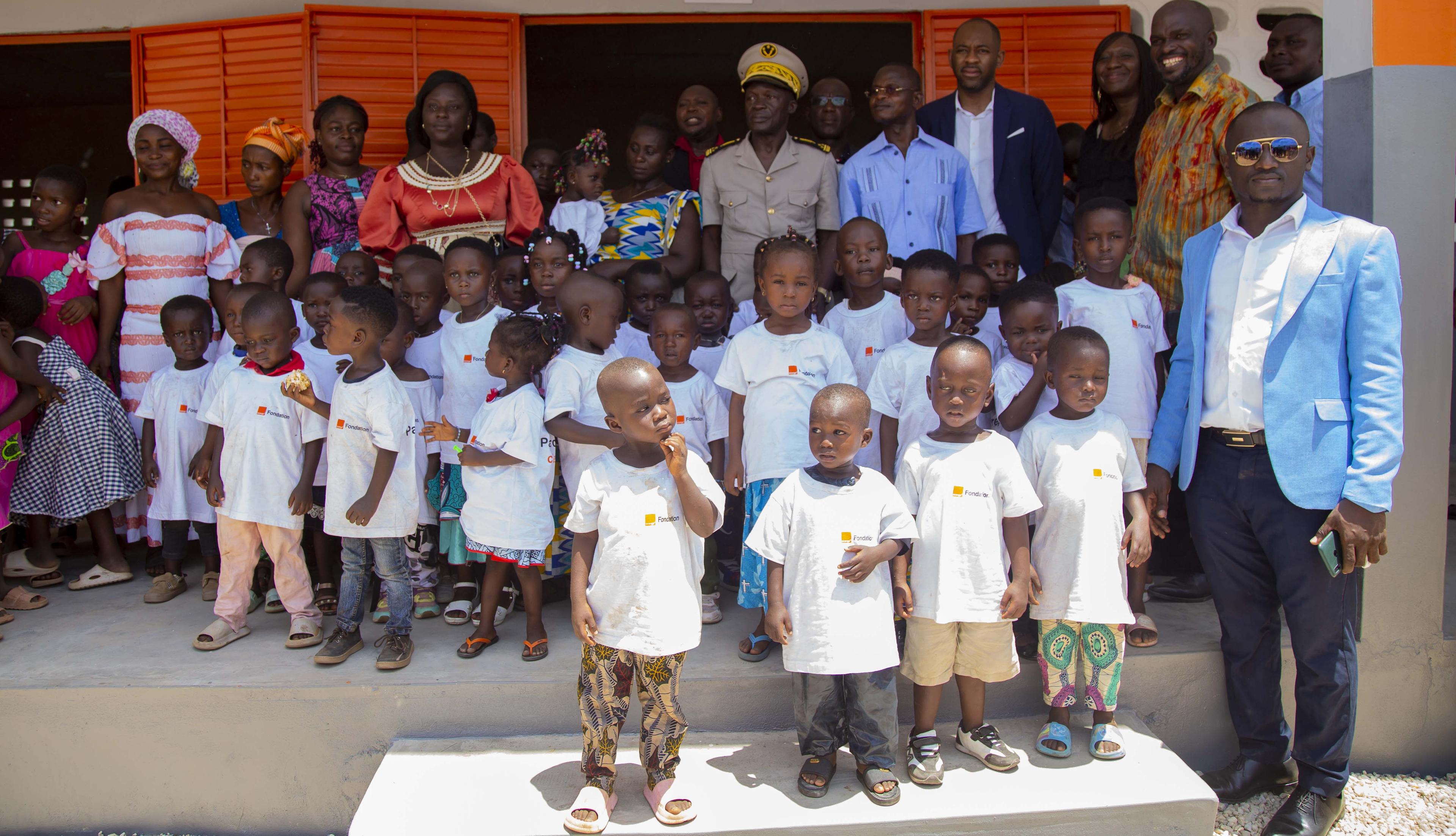 La Fondation Orange Côte d’Ivoire offre une école maternelle à Dattékro