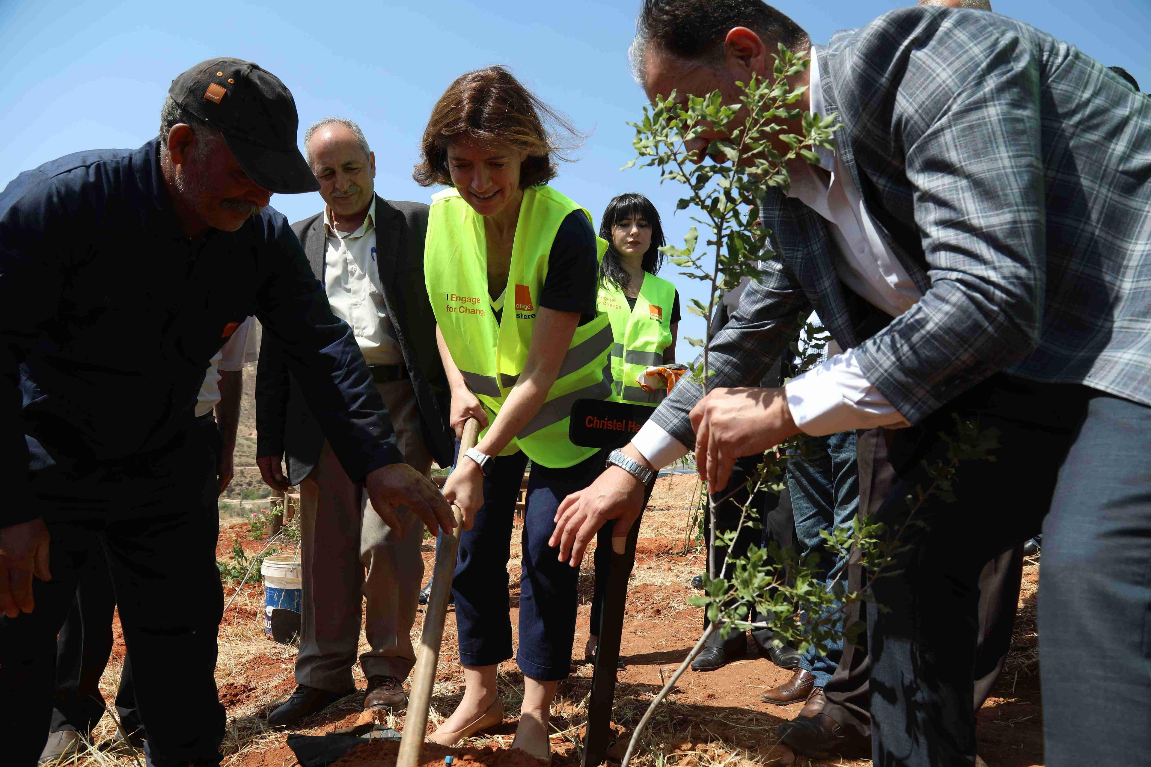 Orange Middle East and Africa strengthens its social and environmental commitment by involving its employees through the Engage for Change program