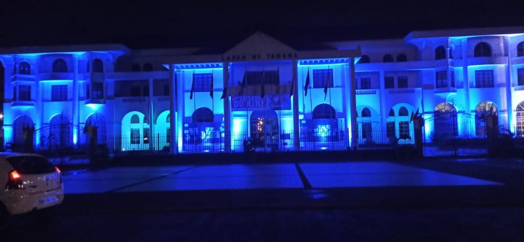 L'Hôtel de Ville à Antananarivo se pare de bleu pour sensibiliser à l'autisme