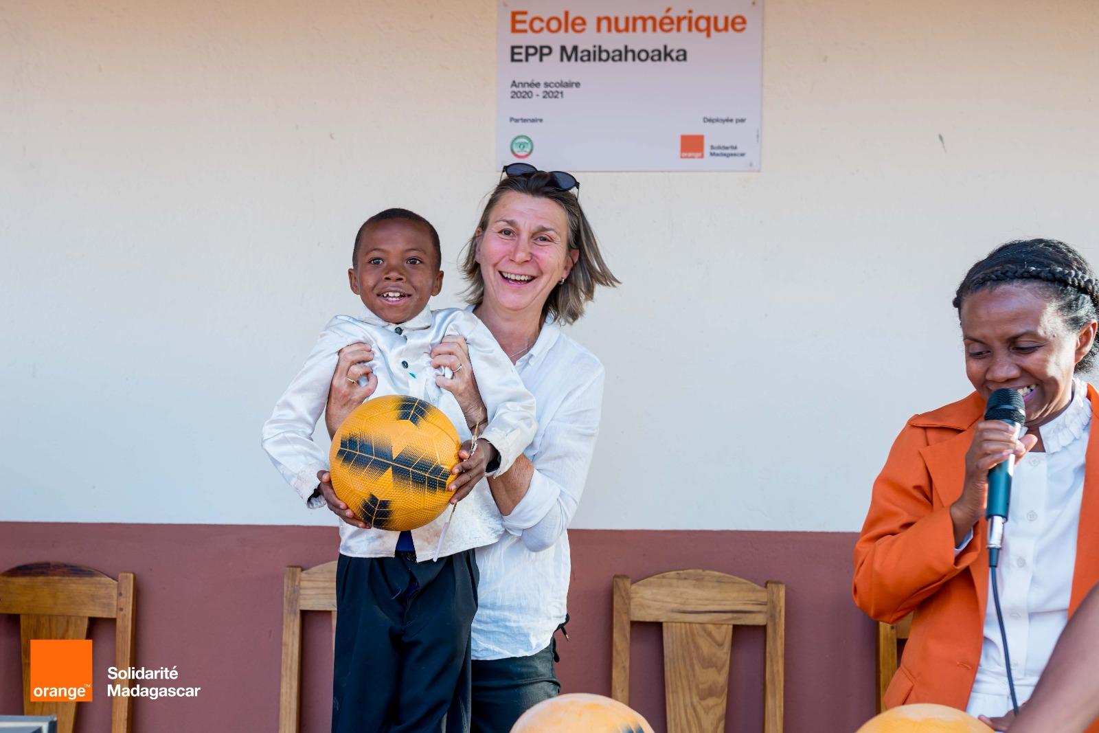 Visite de Françoise Cosson à l’Ecole Numérique Primaire Publique (EPP) Maibahoaka
