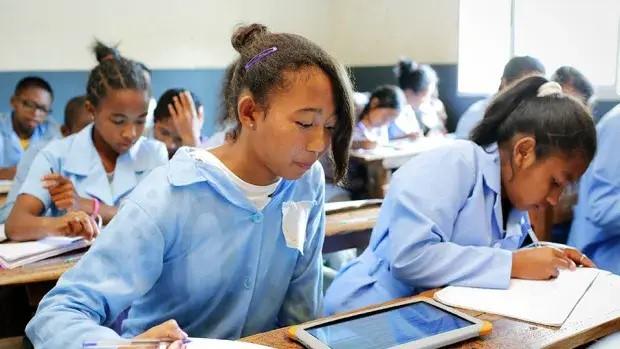 The Digital Schools program: actively supporting education for the poorest
