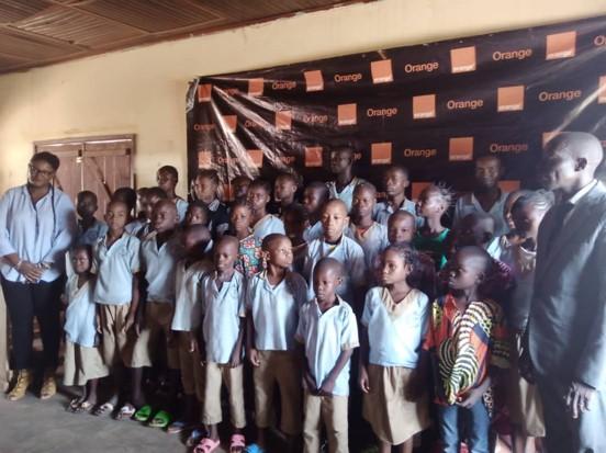 Distribution des kits Scolaires