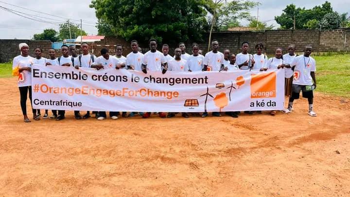 Le Lycée Technique de Bangui a bénéficié d'une opération d'assainissement et de reboisement dans le but d'offrir aux élèves un environnement plus sain et plus agréable. 