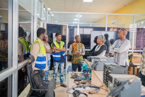 Orange – E2R Solutions : Un partenariat pour la formation et le recyclage numérique