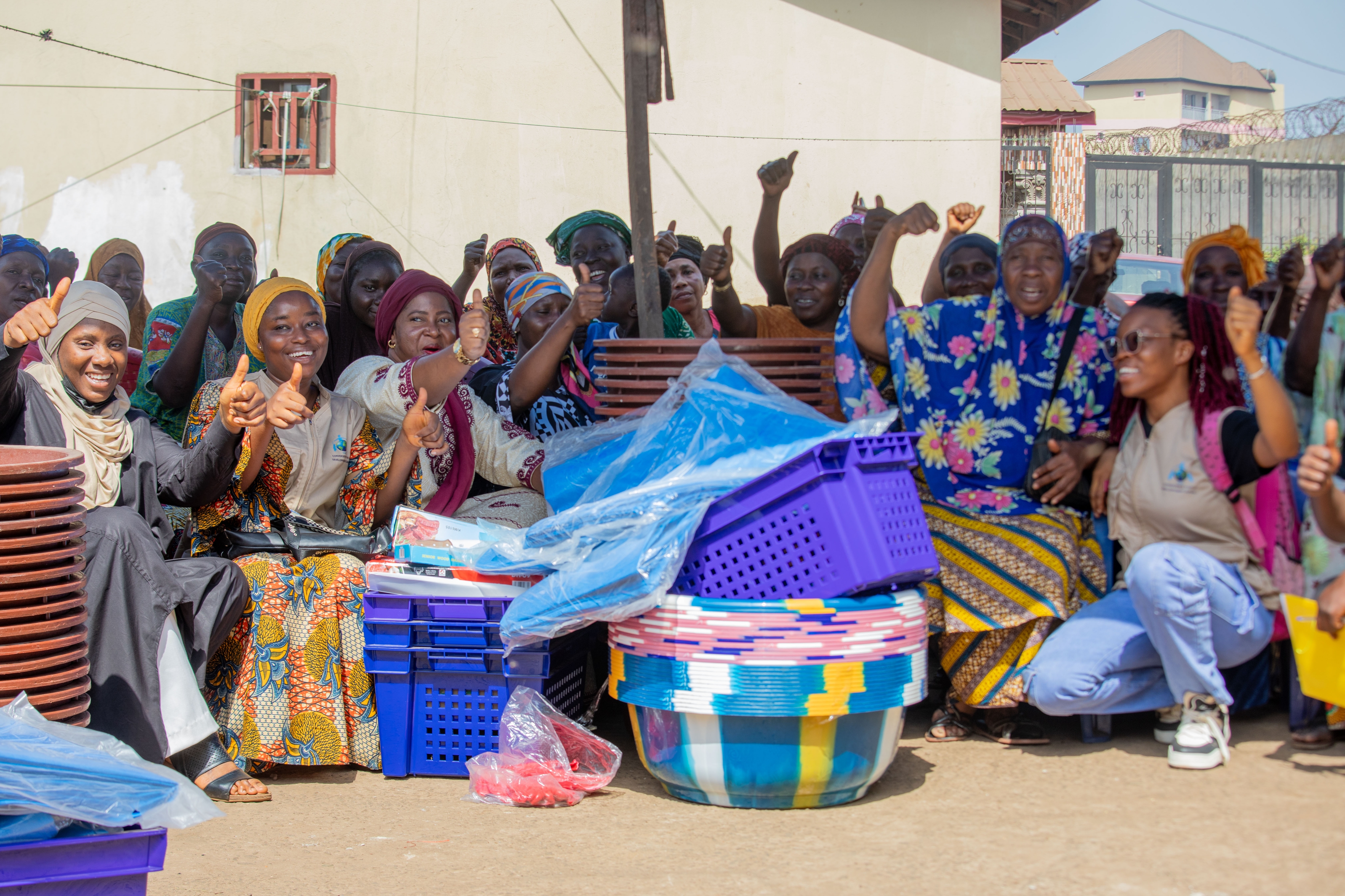 Agir pour les Femmes : les mareyeuses de Bonfi et Téminètaye reçoivent leur matériel