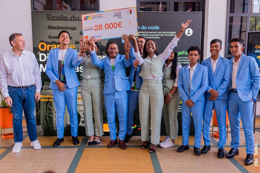 Plastikôo, lauréat d’Orange Summer Challenge 2024, célébré par Orange Madagascar