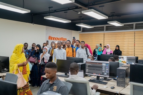 Journée Portes Ouvertes : L'Association des Élèves et Étudiants Musulmans de Guinée visite les locaux de l'Orange Digital Center