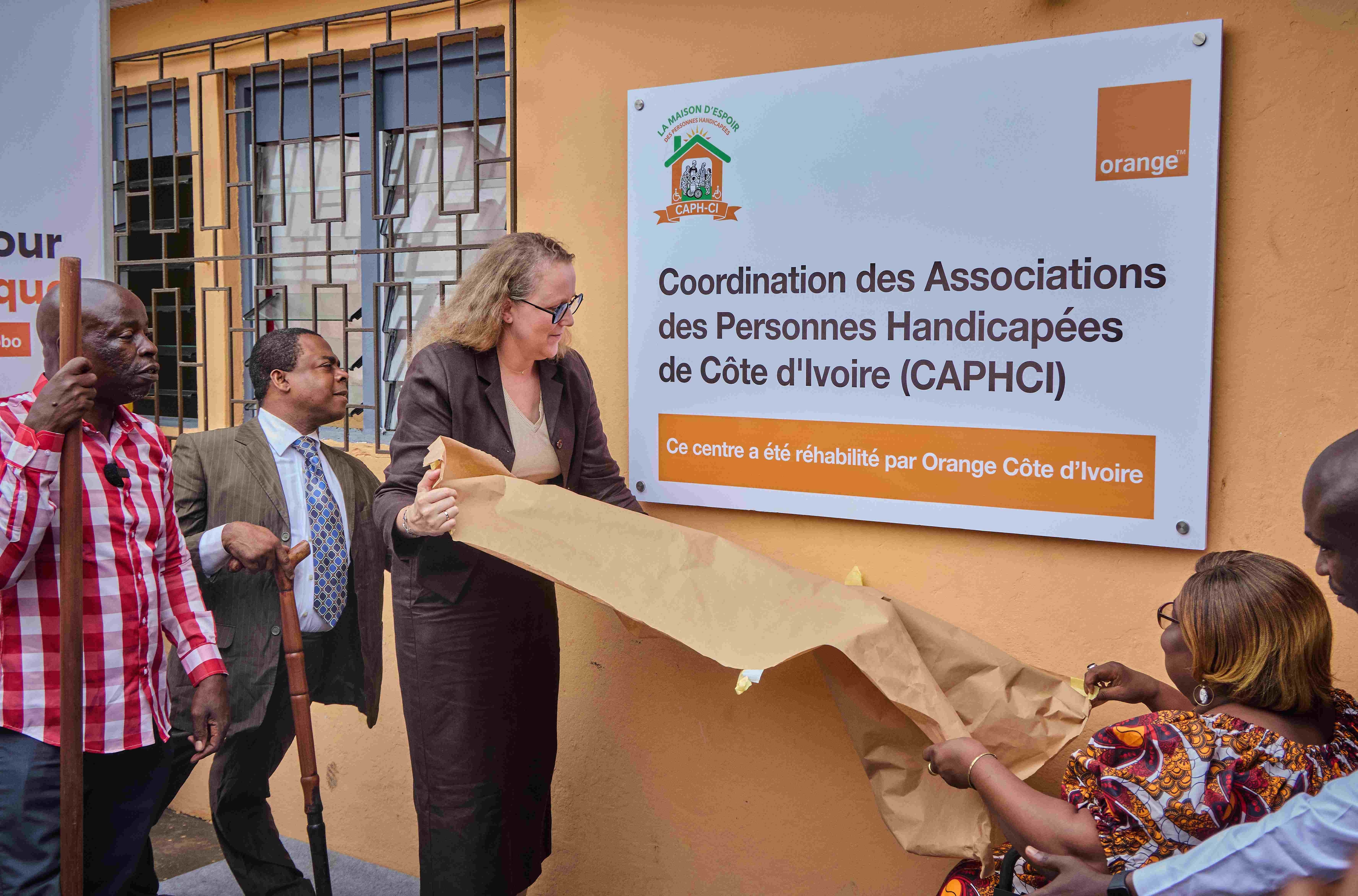 Orange Côte d’Ivoire réaffirme son engagement en faveur d’un numérique plus inclusif avec l’inauguration du siège de la CAPH CI.