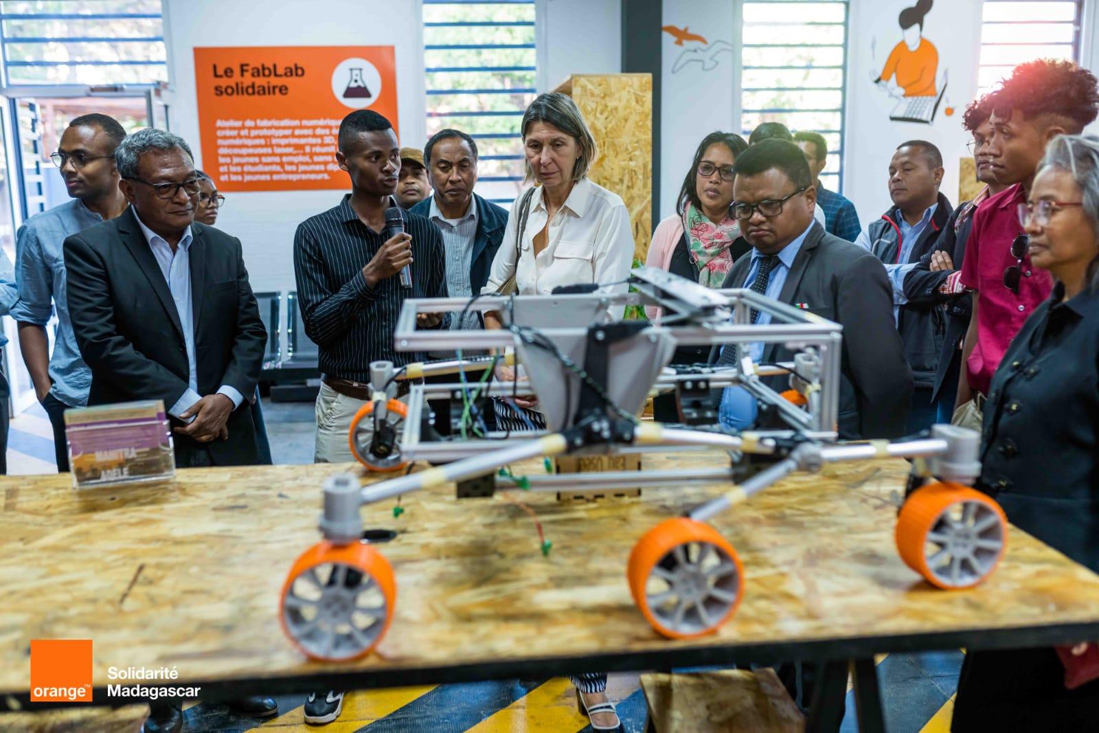 Visite de Françoise Cosson au FabLab solidaire Ankatso