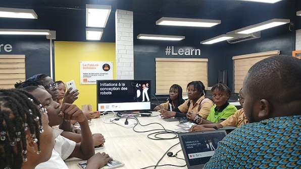 Orange Digital Center forme de jeunes guinéens en électro-robotique