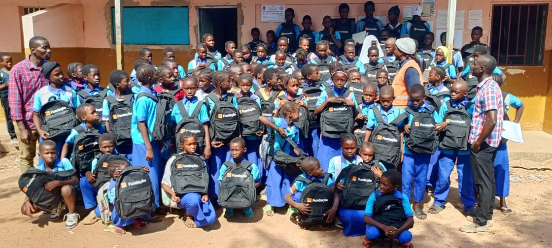Distribution des kits Scolaires